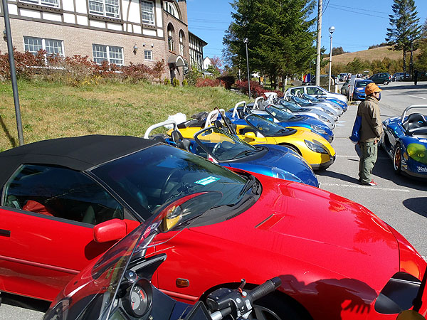 ホテル前の駐車場